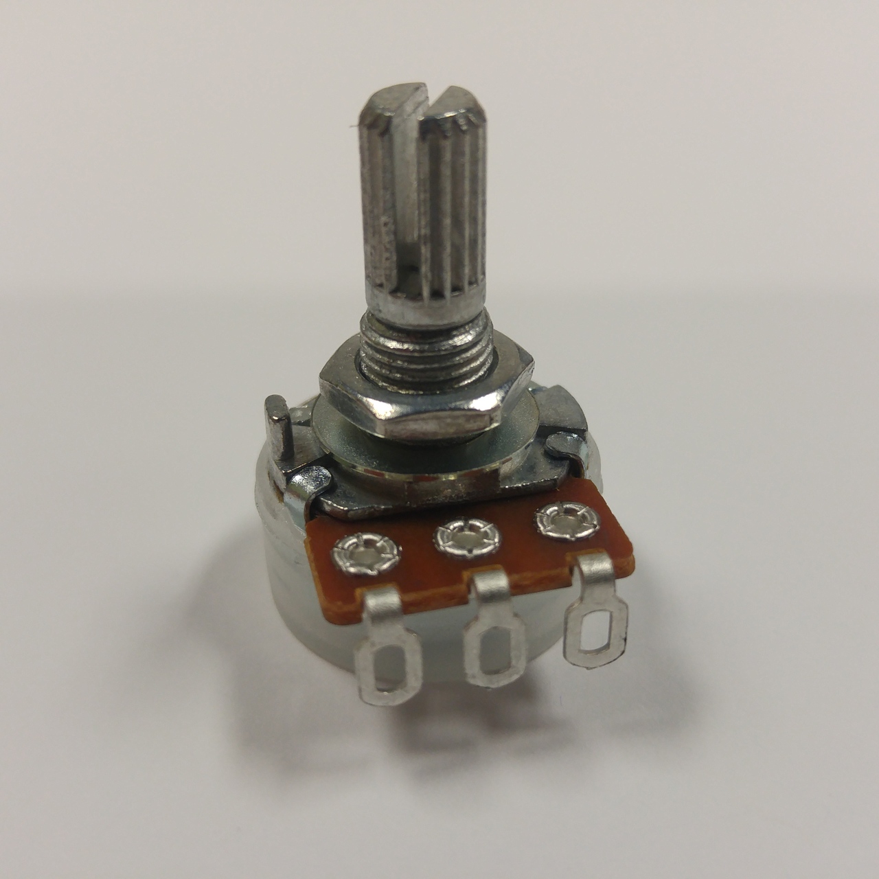 Is the 1/2W power rating safe for a gain or volume control in a 5W tube head?